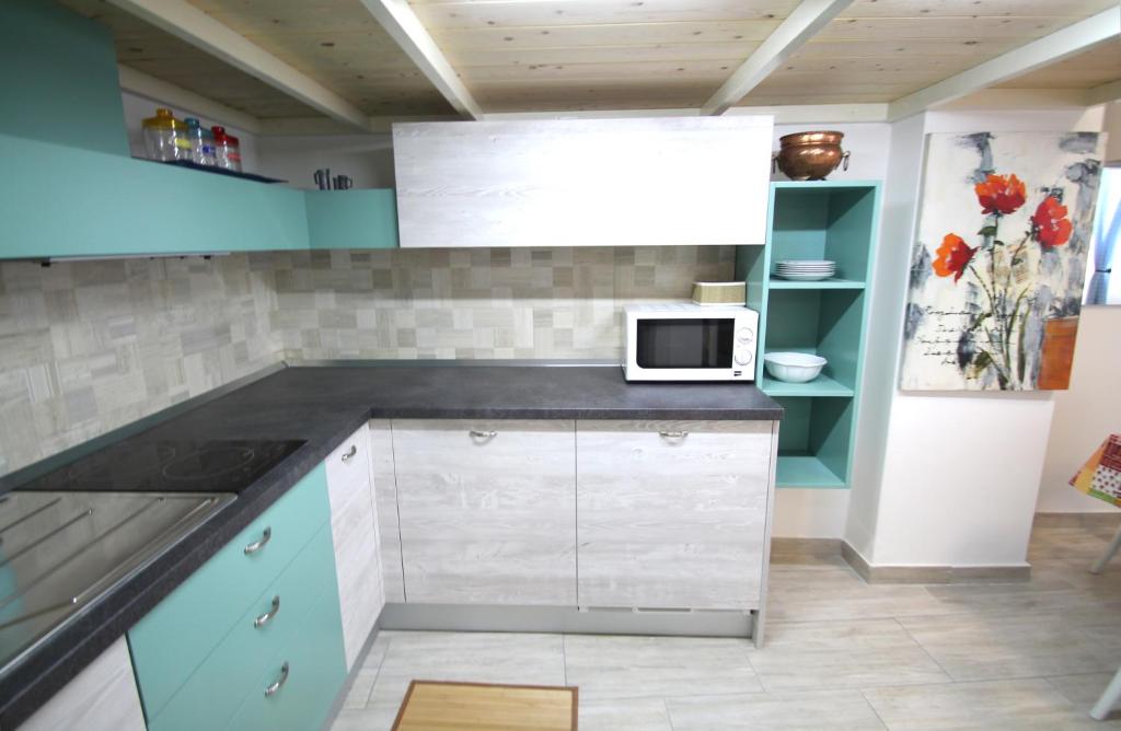 Kuchyňa alebo kuchynka v ubytovaní Loft