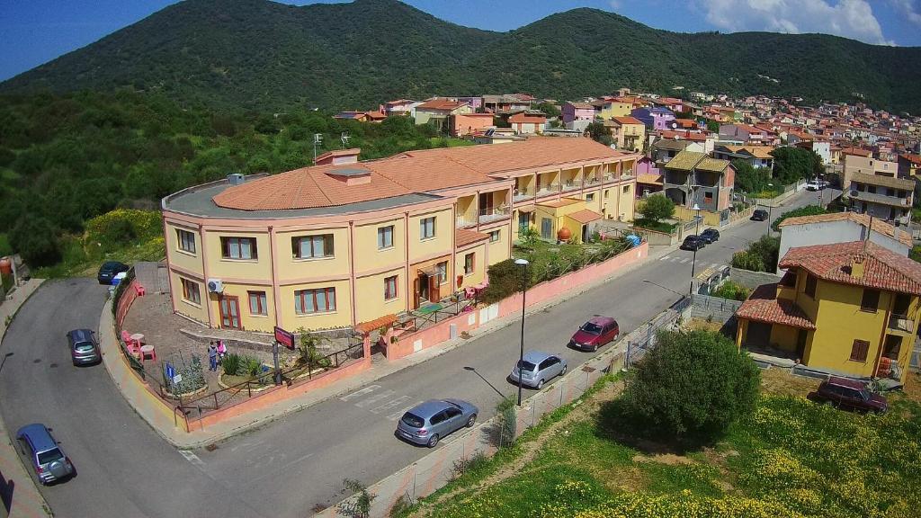 Nespecifikovaný výhled na hory nebo výhled na hory při pohledu z hotelu