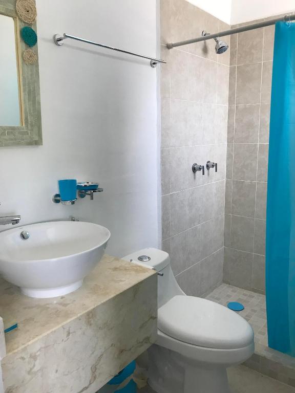 a bathroom with a sink and a toilet and a shower at Casa acogedora Rivera Maya in Playa del Carmen