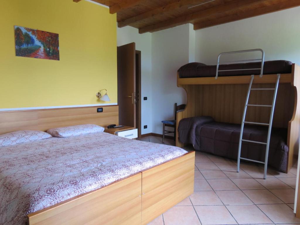 Łóżko lub łóżka w pokoju w obiekcie Albergo Ristorante Innocenti
