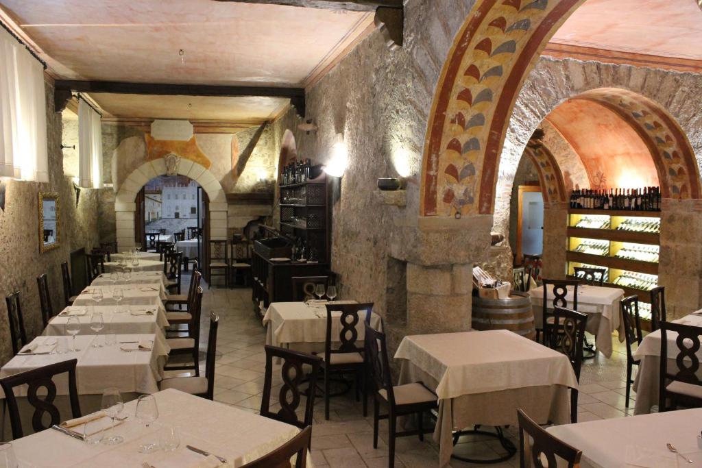 Restauracja lub miejsce do jedzenia w obiekcie Villa Cosilinum