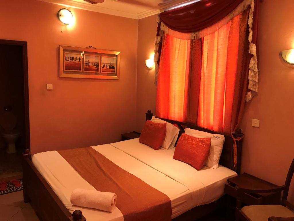 Postel nebo postele na pokoji v ubytování Regency Park Hotel