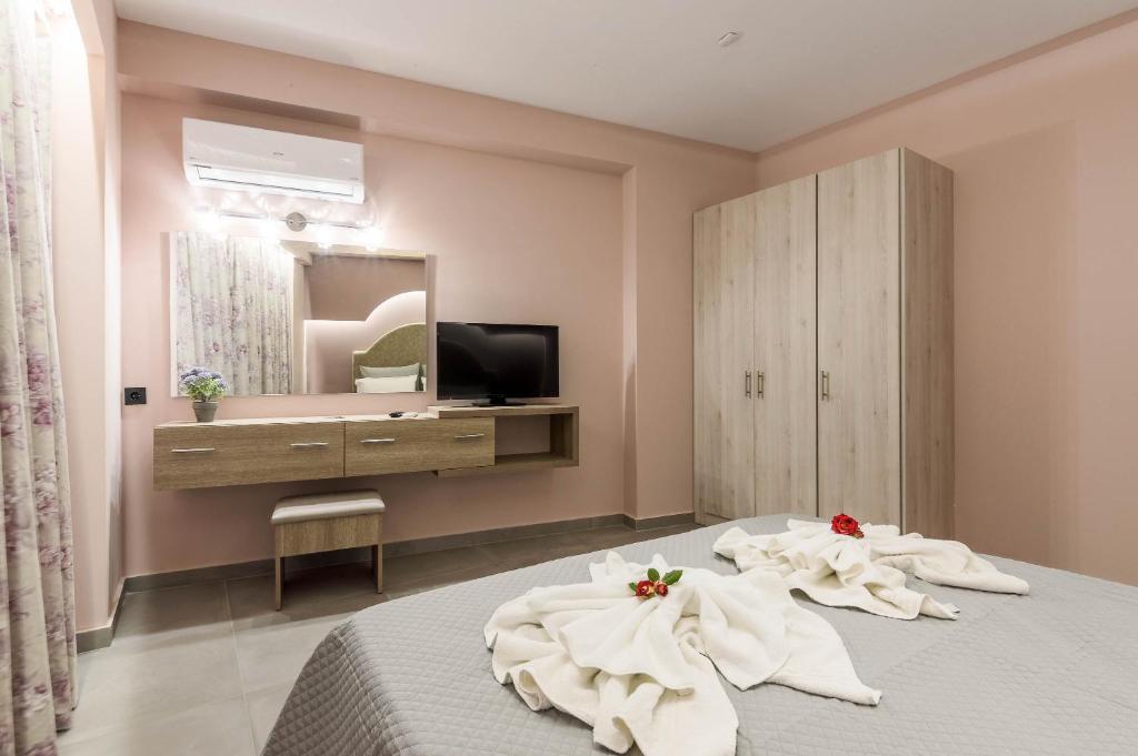 Postel nebo postele na pokoji v ubytování Artemis Apartments