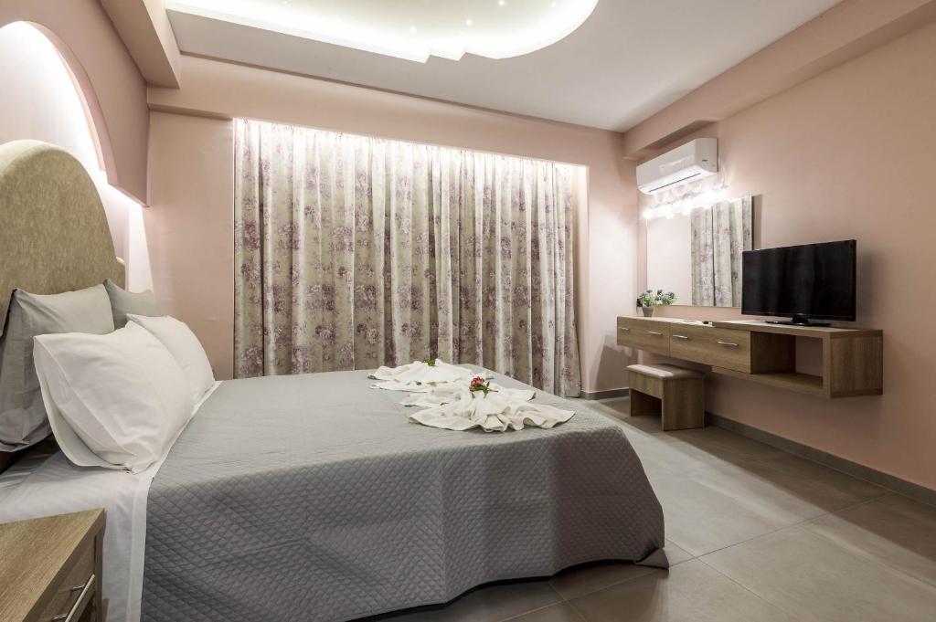 TV a/nebo společenská místnost v ubytování Artemis Apartments