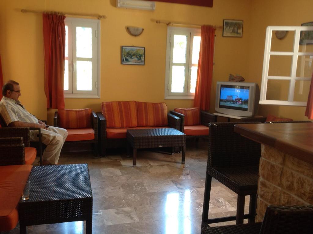 TV a/nebo společenská místnost v ubytování Hotel Nostos