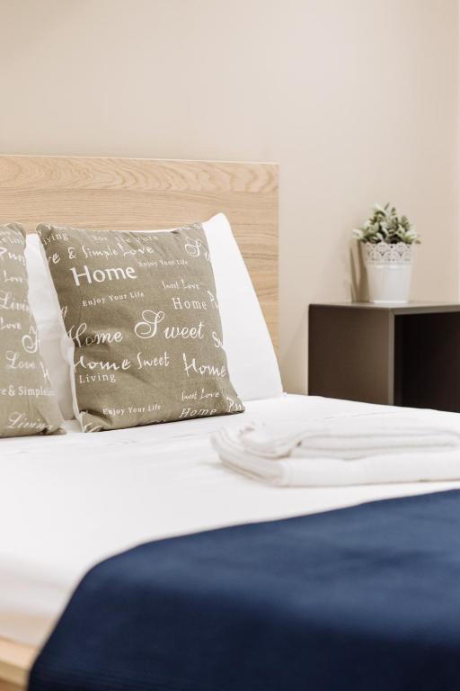 Postel nebo postele na pokoji v ubytování Politeama Luxury Suites