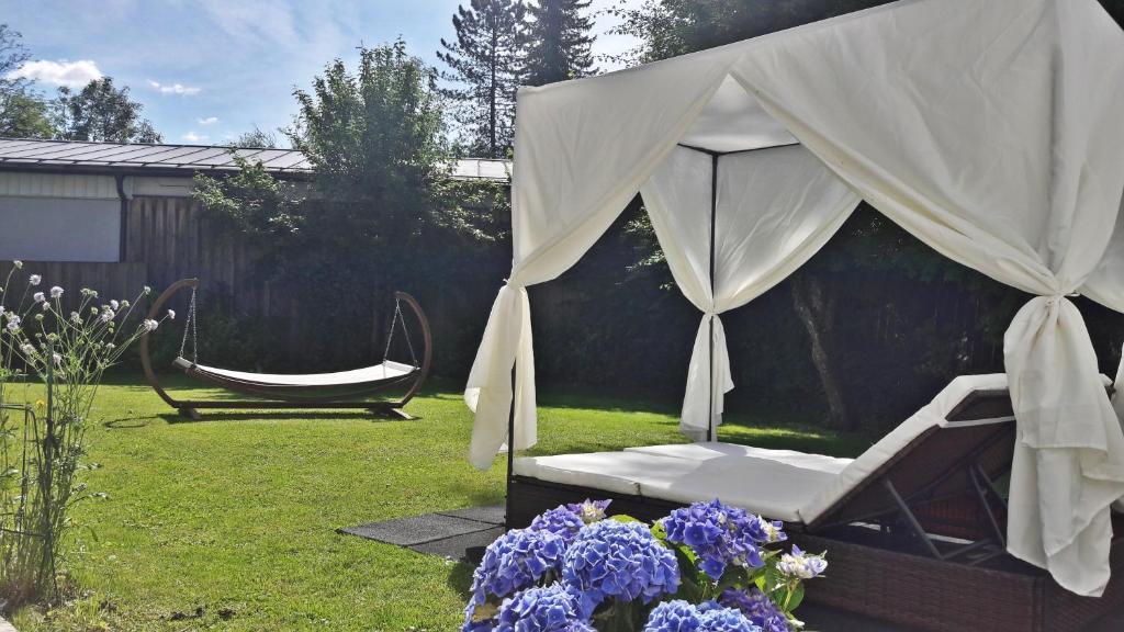 Um jardim no exterior de Boutique Hotel Oase