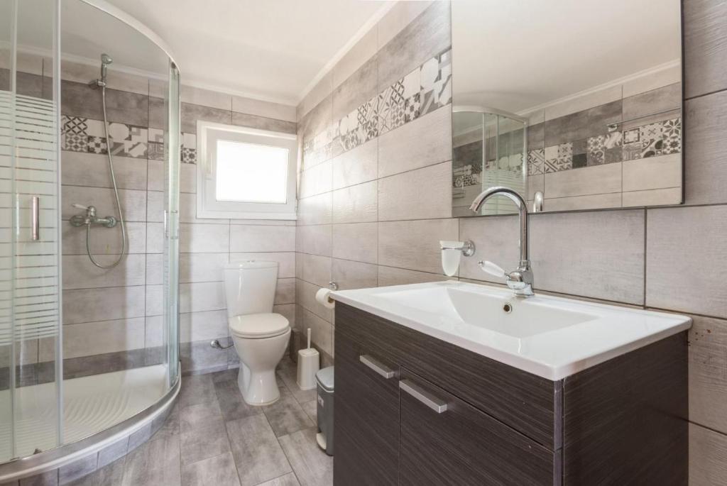 A bathroom at Villa Francesca