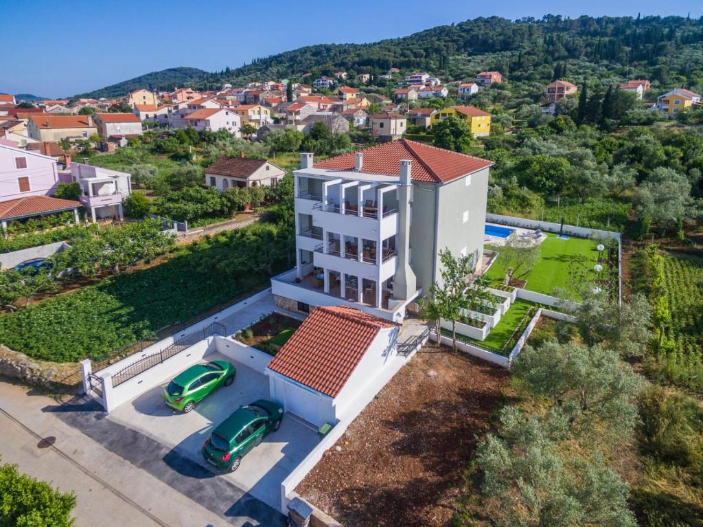 Bazén v ubytování Apartments Very Good Life nebo v jeho okolí