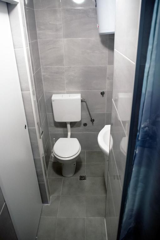 Koupelna v ubytování Meridian Apartment , 300m to Bus Terminal, Fast Wifi & Airport Transf
