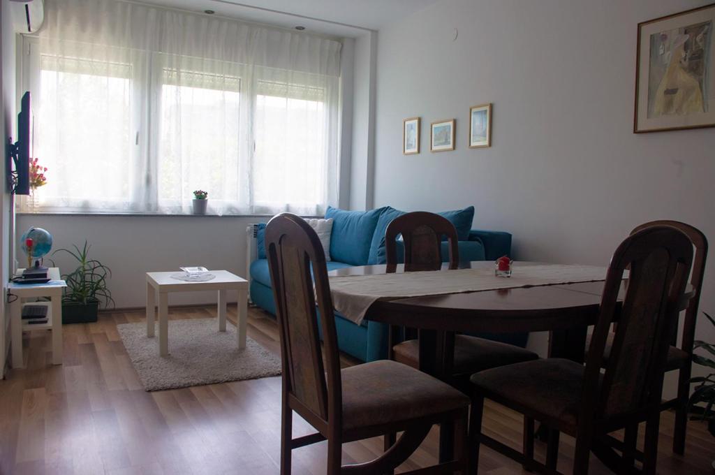 Posezení v ubytování Meridian Apartment , 300m to Bus Terminal, Fast Wifi & Airport Transf