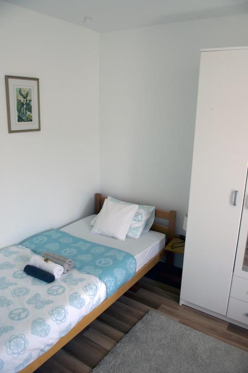 Postel nebo postele na pokoji v ubytování Meridian Apartment , 300m to Bus Terminal, Fast Wifi & Airport Transf