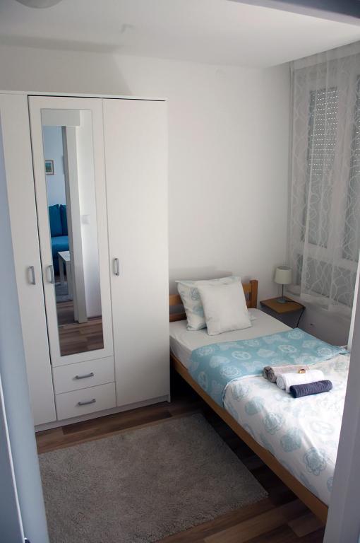 Postel nebo postele na pokoji v ubytování Meridian Apartment , 300m to Bus Terminal, Fast Wifi & Airport Transf