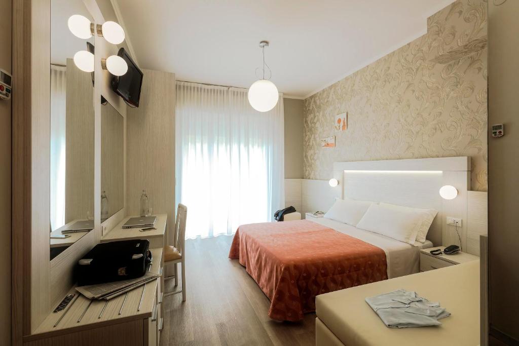 Postel nebo postele na pokoji v ubytování Hotel Ombretta Mare