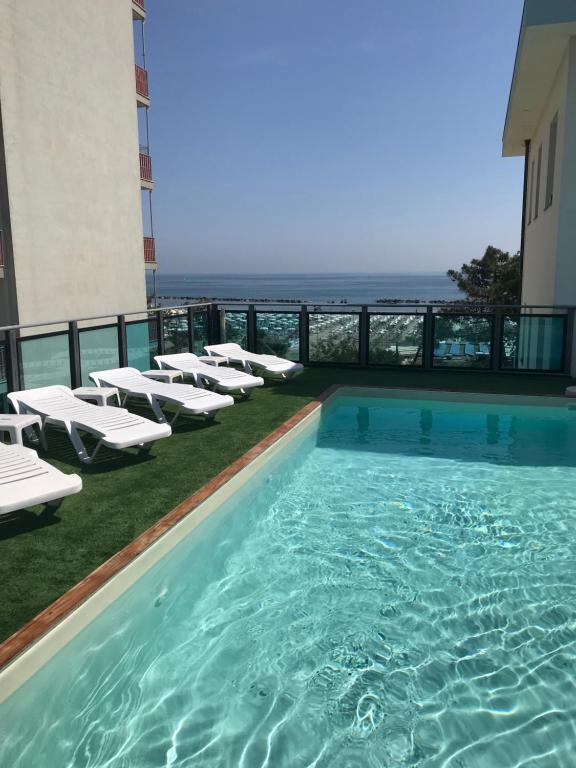 Bazén v ubytování Hotel Mirage nebo v jeho okolí