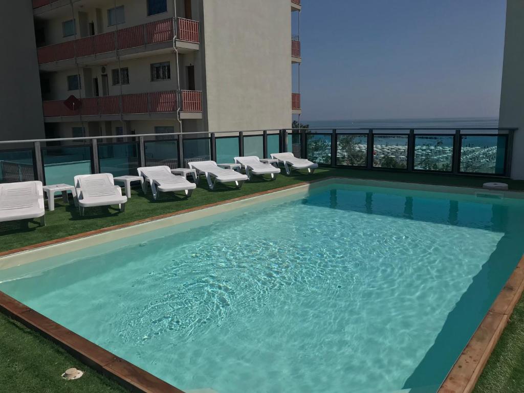 Bazén v ubytování Hotel Mirage nebo v jeho okolí