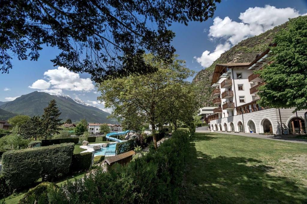 Nespecifikovaný výhled na hory nebo výhled na hory při pohledu z hotelu