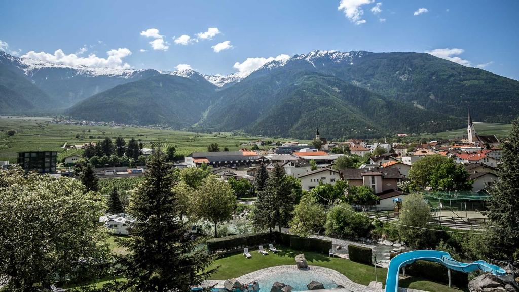 Nespecifikovaný výhled na hory nebo výhled na hory při pohledu z hotelu