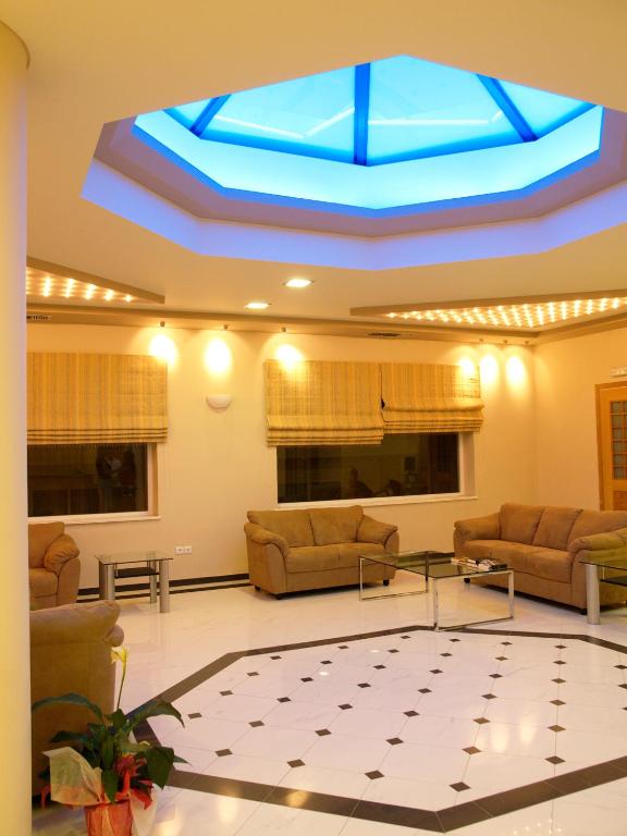 Część wypoczynkowa w obiekcie Porto Kalamaki Hotel