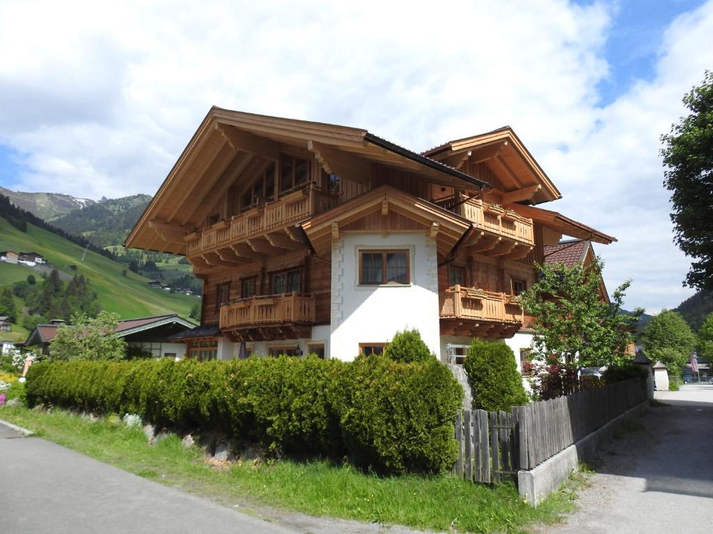 a house with a wooden roof on a street at Blockhaus Ganschitter in Grossarl