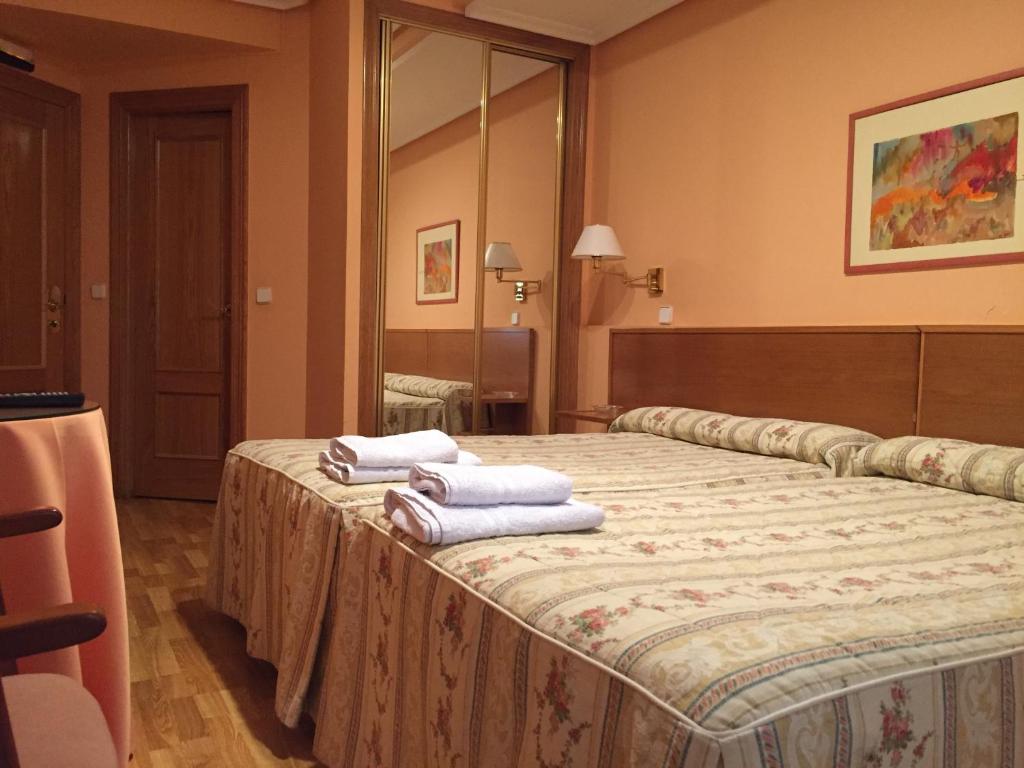 Postel nebo postele na pokoji v ubytování Hotel Benlloch