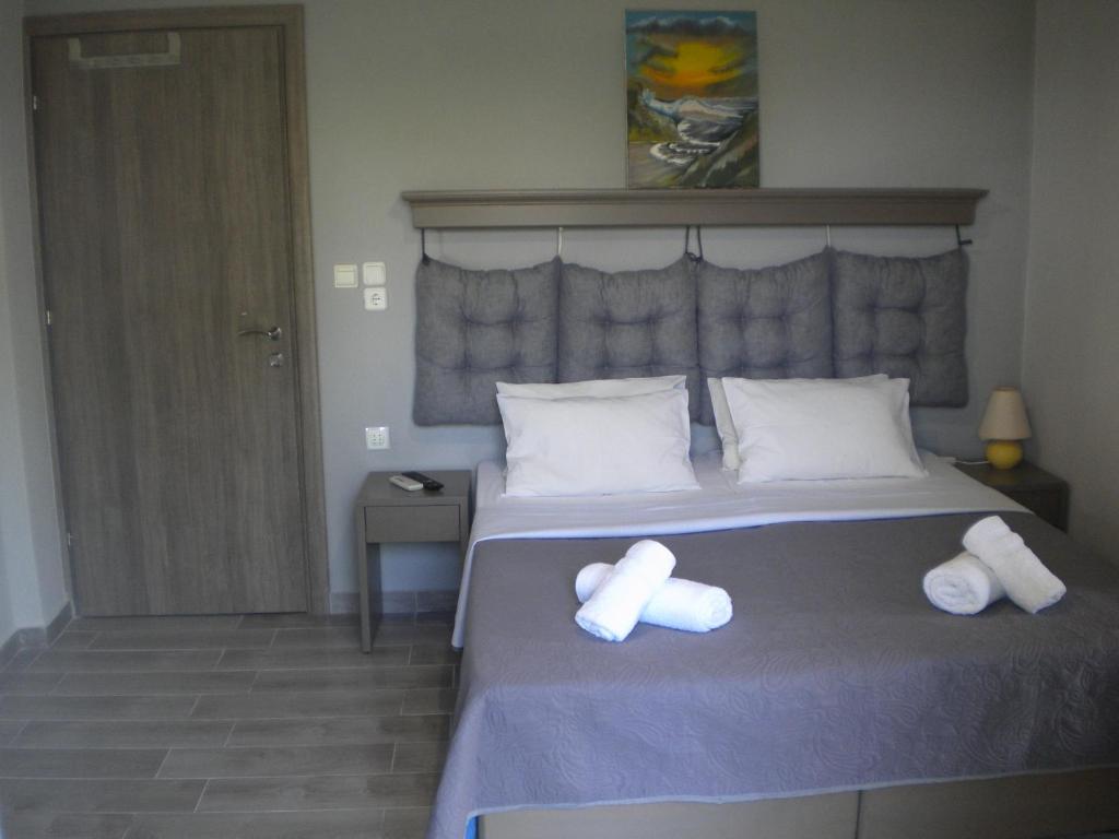 Postel nebo postele na pokoji v ubytování Nostos Apartments