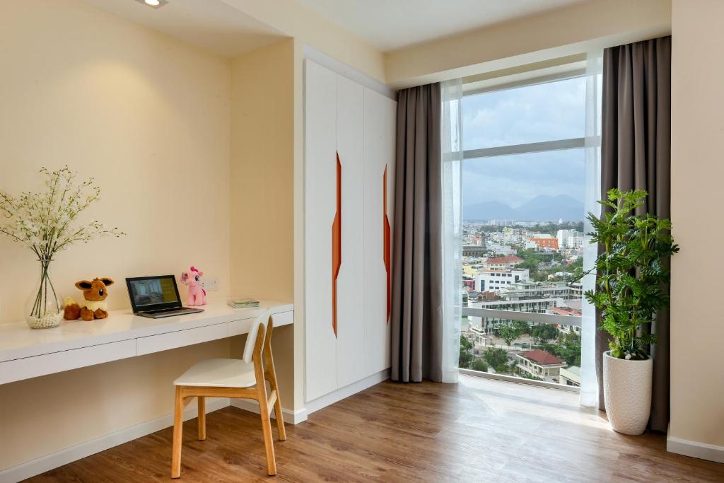 2 Bedroom Deluxe Club Suite Mountain View