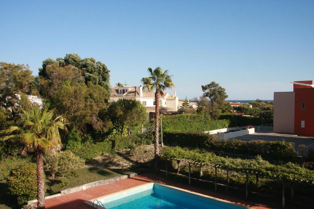 a view of the pool from the house at Soltroia Housefeelings in Troia