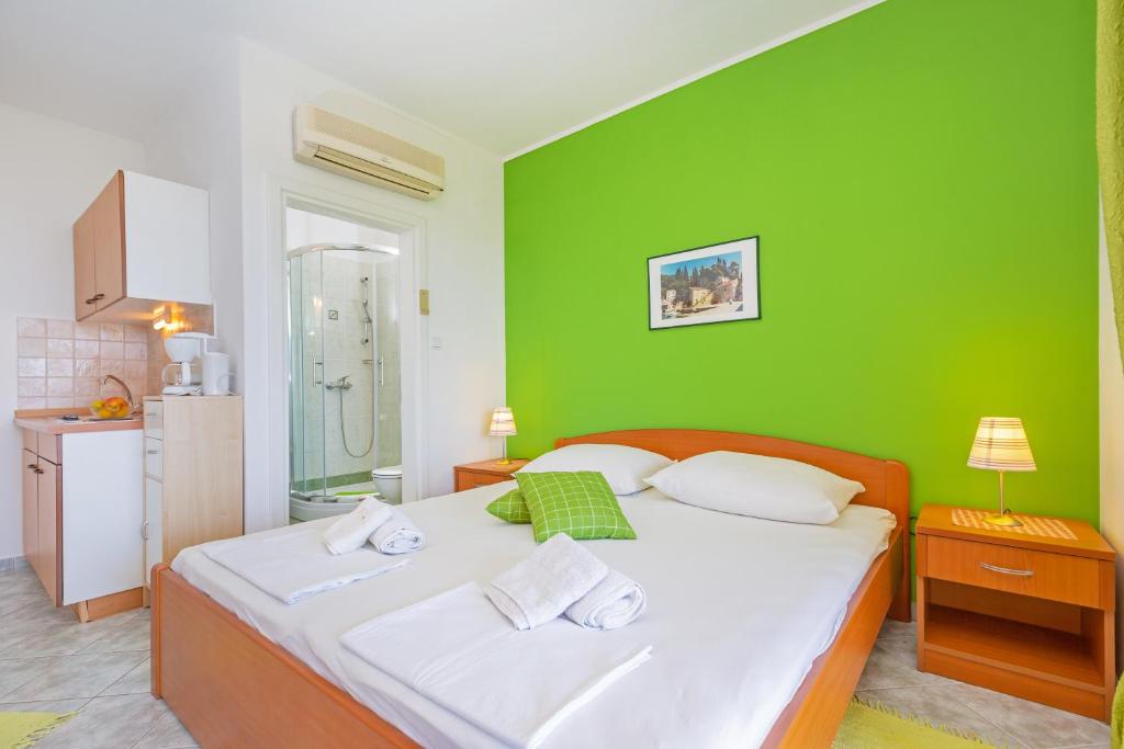 Posteľ alebo postele v izbe v ubytovaní Sunny House Free Parking