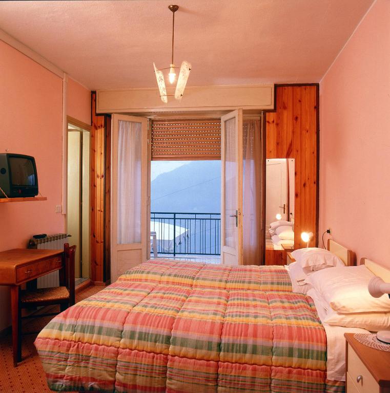 Postel nebo postele na pokoji v ubytování Hotel Poggio d'Oro