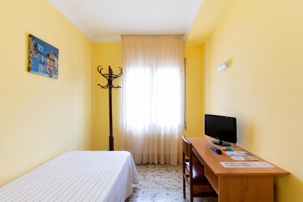 TV a/nebo společenská místnost v ubytování Hostal Fabrellas