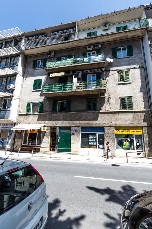Budova, v ktorej sa apartmán nachádza