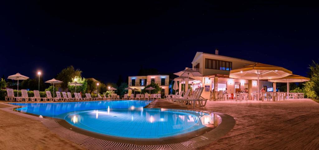 Bazén v ubytování Yianetta Hotel Apartments nebo v jeho okolí