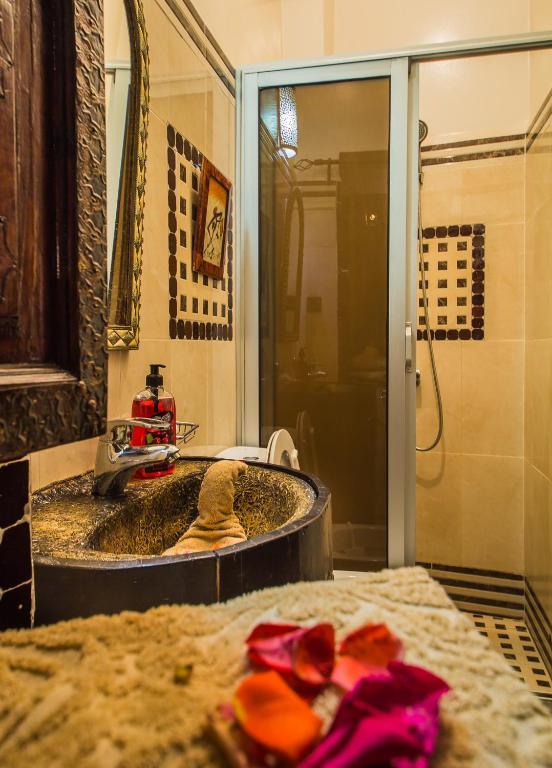Koupelna v ubytování Riad Bab Essaouira