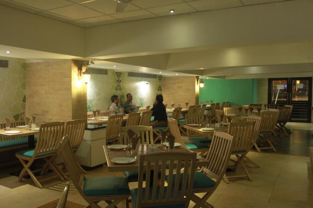 Restaurace v ubytování GCC Hotel and Club