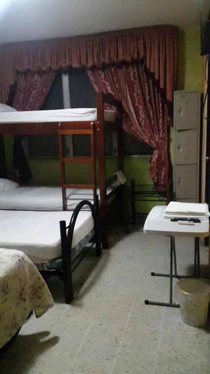 Tamarindo Hostel - Family Room