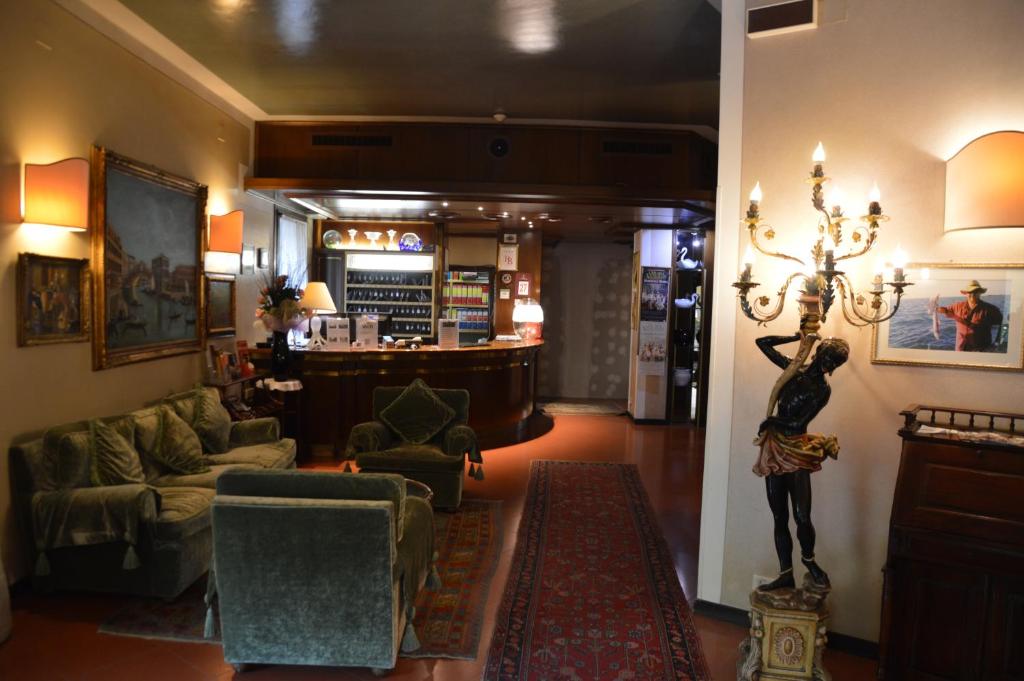Lounge nebo bar v ubytování Hotel Le Boulevard