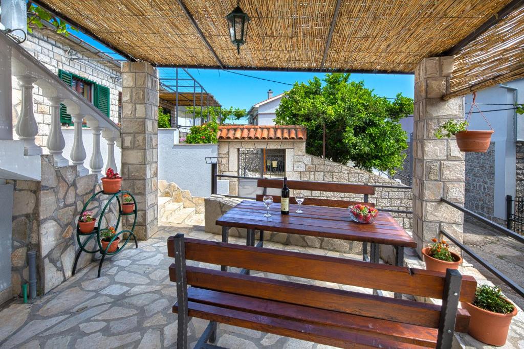 Balkón alebo terasa v ubytovaní Apartman Kunjić