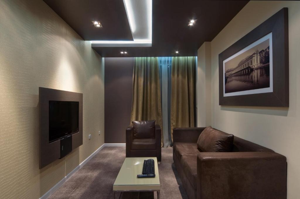 TV a/nebo společenská místnost v ubytování Hotel Ženeva Lux