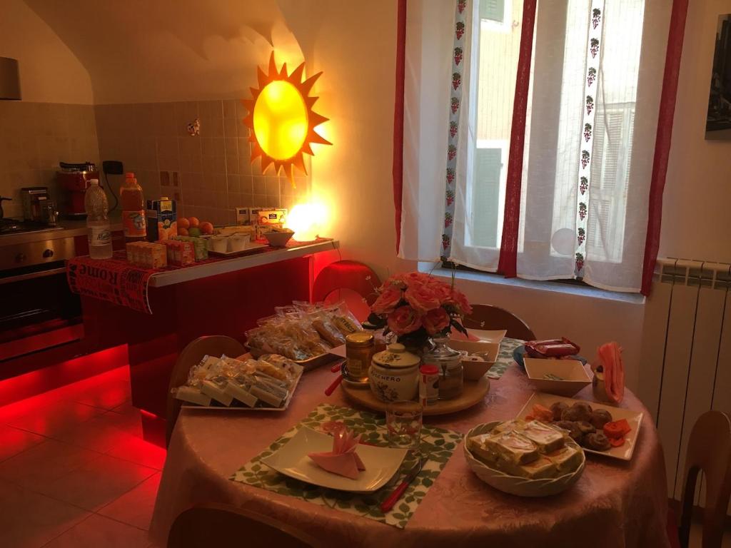 a table with food on it in a kitchen at La Torre di Clo B&B in Dolceacqua