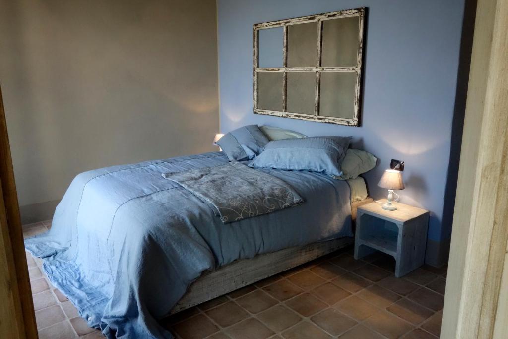 A bed or beds in a room at Locanda degli Ultimi