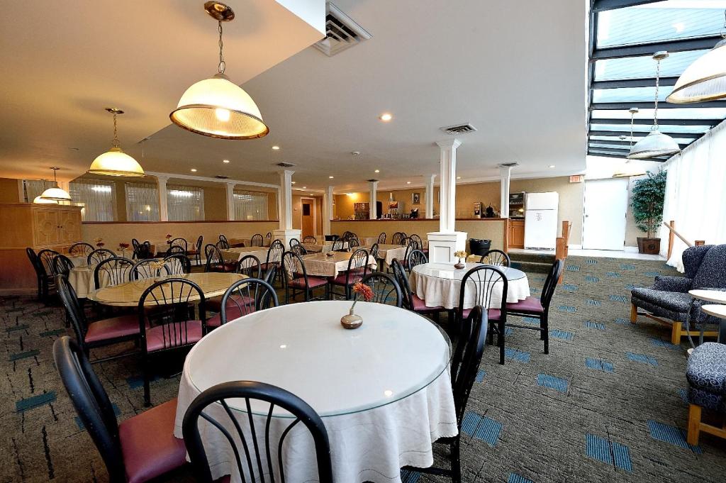 Ambassador Inn and Suites photo