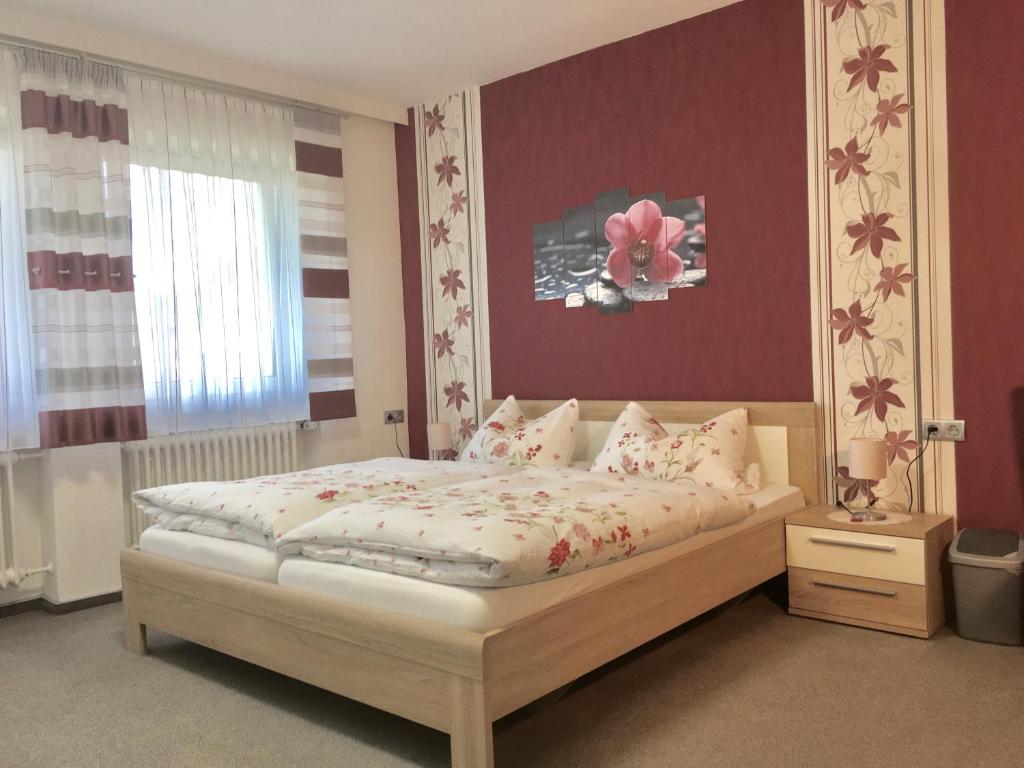 Postel nebo postele na pokoji v ubytování Pension Haus Wanninger