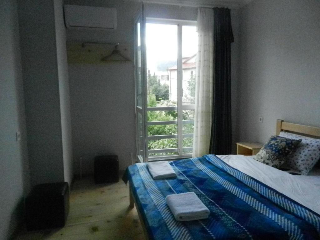 Postel nebo postele na pokoji v ubytování guest house katia tbilisi