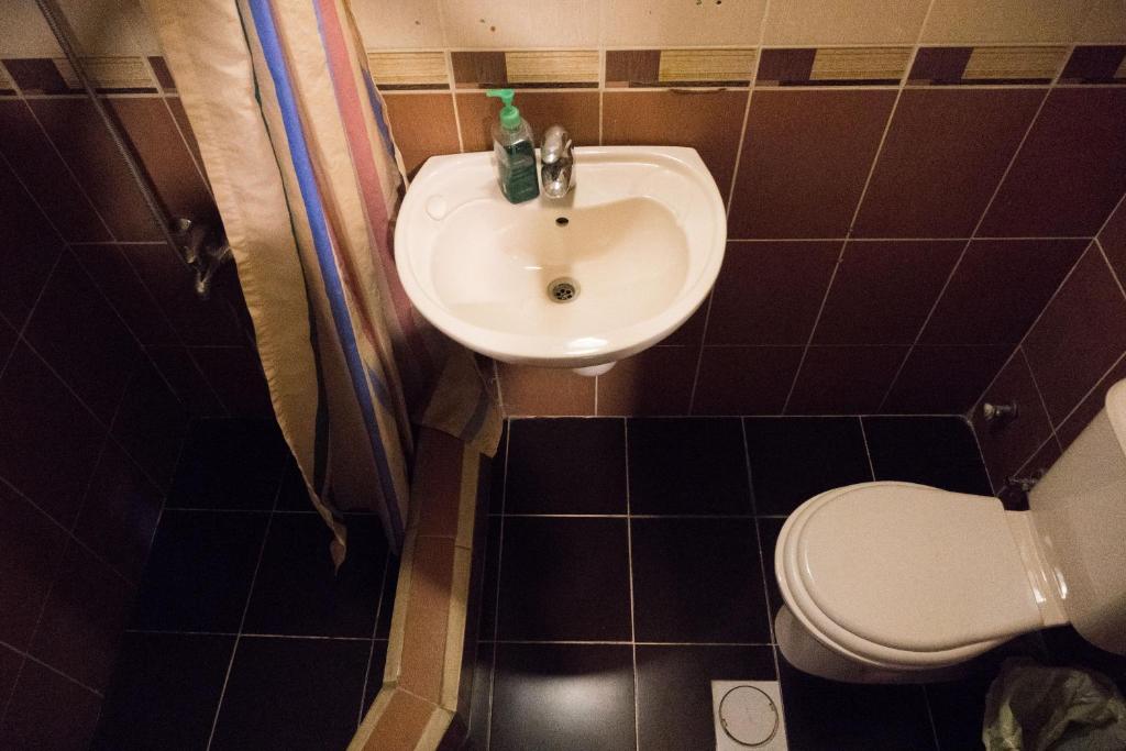 Koupelna v ubytování Madaba Hotel