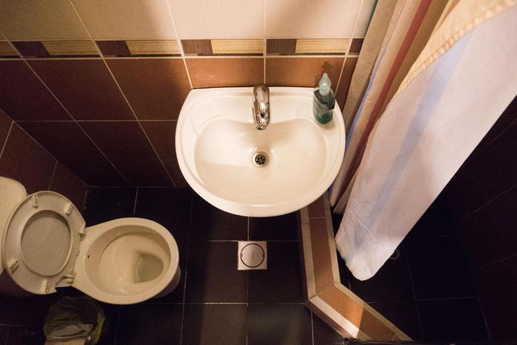 Koupelna v ubytování Madaba Hotel