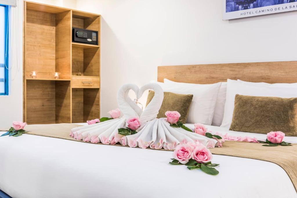 Postel nebo postele na pokoji v ubytování Hotel Camino de la Sal