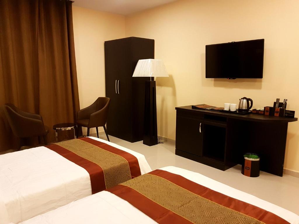 Postel nebo postele na pokoji v ubytování Tanuf Residency Hotel