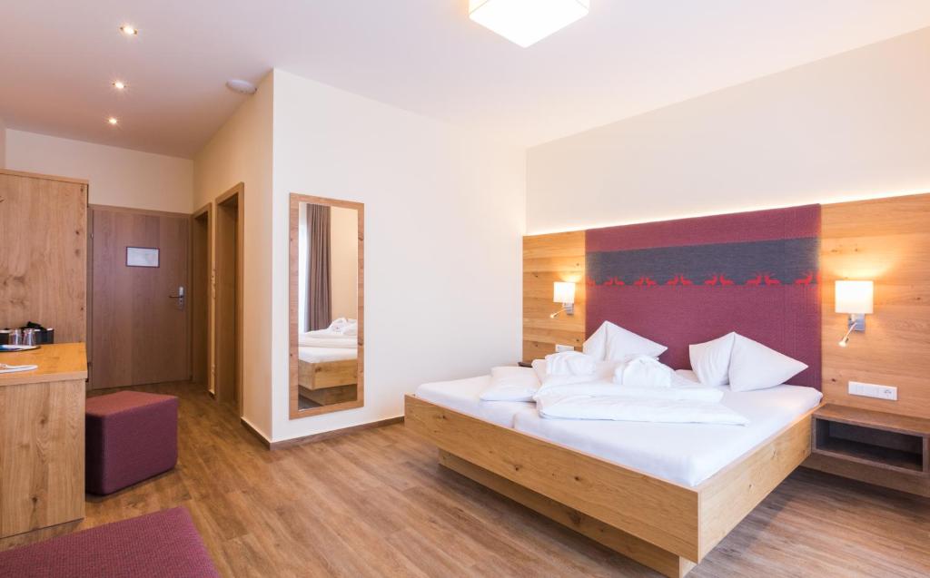 Postel nebo postele na pokoji v ubytování Panoramahotel Gürtl
