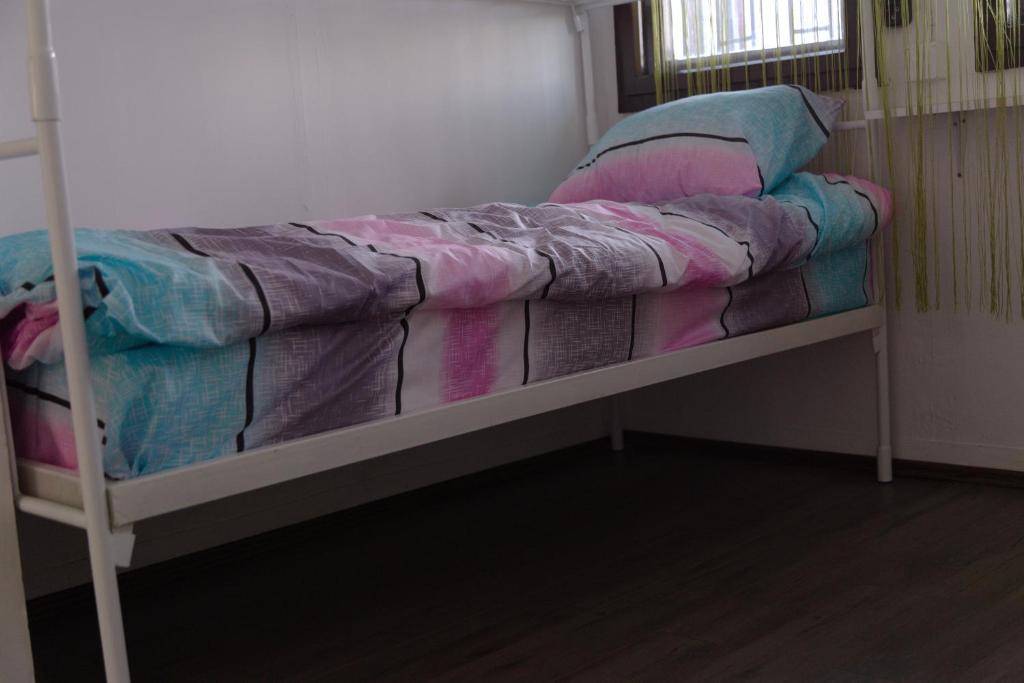 Postel nebo postele na pokoji v ubytování Hostel Belgrade Shungit Dragana Jeftića br 10